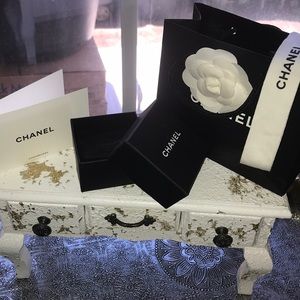 Chanel box (empty)